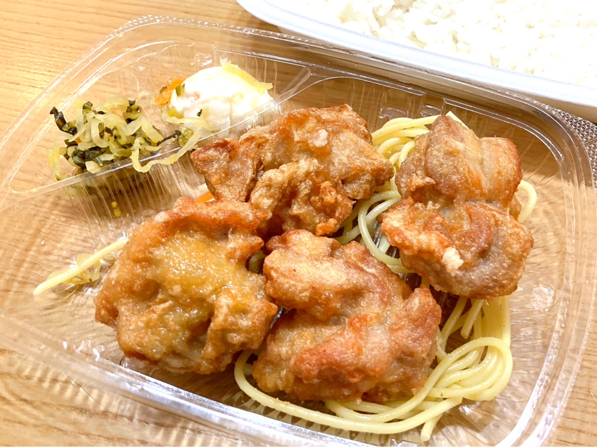 これって私だけ？ ⁡ から揚スパイス ご飯にもかけちゃう😂 ⁡ お弁当は、ほっともっとで。 ⁡ほっともっとhottomottoほっともっとごはんごはんおいしいおうちごはんお弁当弁当テイクアウトテイクアウト弁当テイクアウトグルメお惣菜惣菜