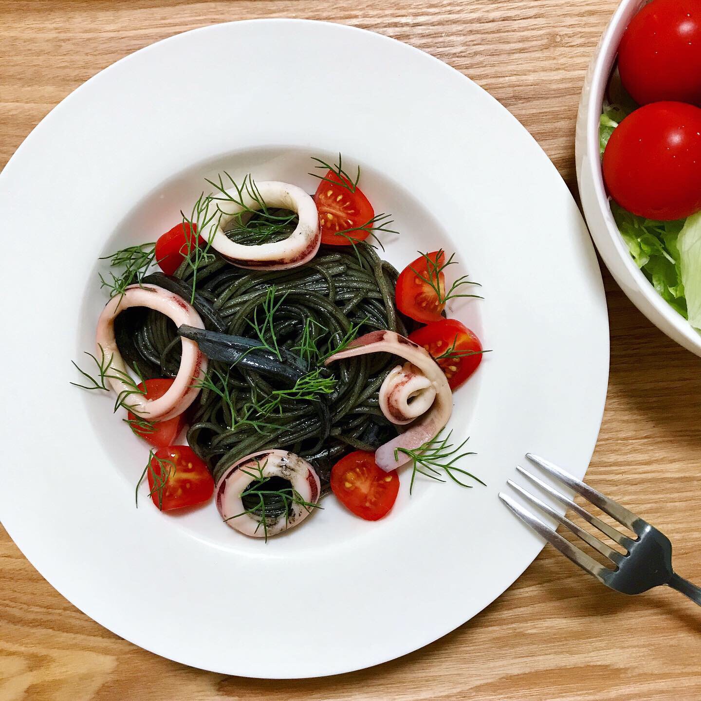 島原手延べそうめんのイカスミ冷製パスタ風