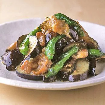 ボリューム満点♩鶏むね肉とししとうの味噌マヨ照り焼き