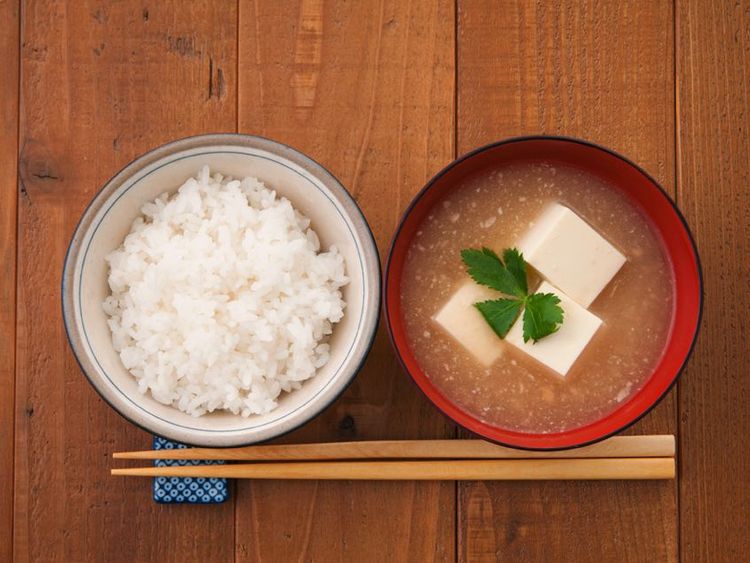 味噌汁を置く位置はどこ？ 地域によって違うの!? - ライブドアニュース