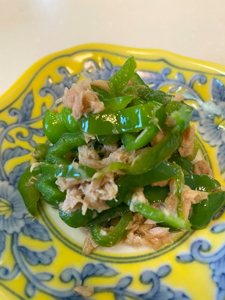 こってり味でごはんがすすむ！豚肉とトマトのめんつゆ炒めのレシピセブンプレミアム公式