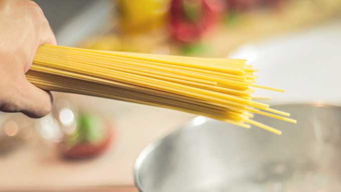 フランスのスーパー、我が家の大定番！お得なBIO食材 : パリ生活社ミルクとマカロン2