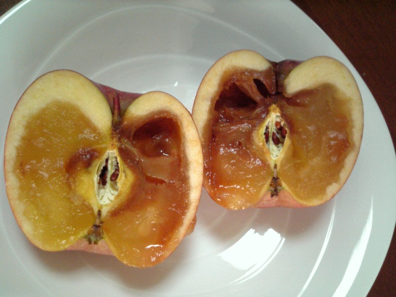 至急！！今日りんごを買いました切ると画像の通り真ん中が茶色くなってます。こ- Yahoo!知恵袋