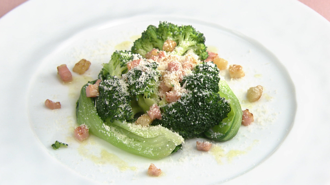 kiyoココスでサラダランチ🥗 チキンとナッツの11種野菜サラダ ランチ ¥790 税込¥ 869野菜がたっぷりと入っていました。野菜は新鮮でシャキシャキ🥬ナッツが入っていて、アクセントになって美味しい。カリカリ食感も楽しめる！Instagram