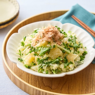 10 11 土曜日 のメニュー サイコロステーキ、付け合わせに茄子の素揚げ🍆 にんにくたっぷりの手作りソースで食べて頂きました。 付け合わせのデザートは、生クリームとヨーグルトのムース😊😊近隣の福祉施設のお誕生会をおこなっていただきました。 皆さんの笑顔がとても