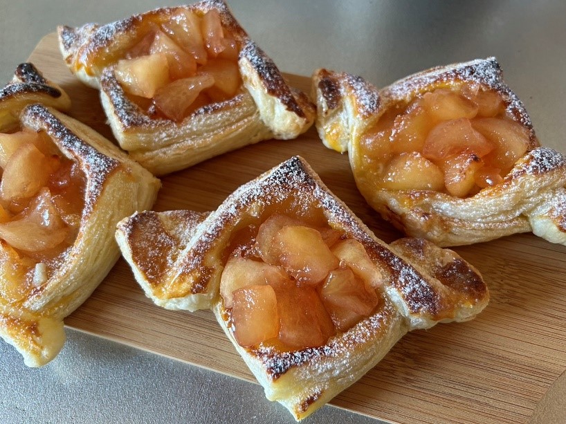 本日より、紅玉アップルパイ始めました！素材を生かした手作り生ケーキ＆チョコレート専門店 葡萄の