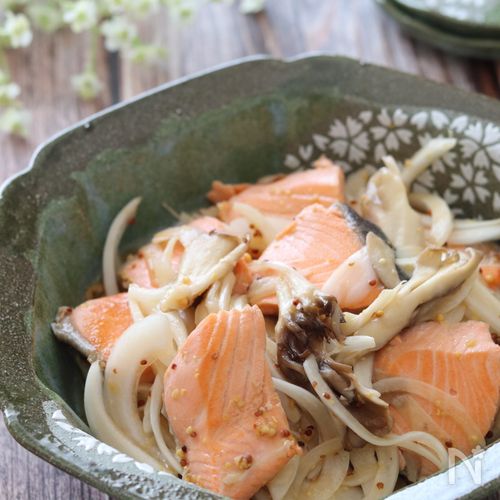 家計にやさしい節約レシピ♪ 豆苗とまいたけの炒めマリネ