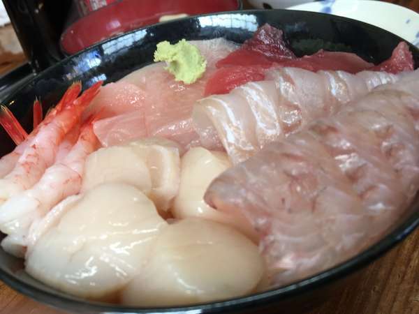 青森で二番目に美味かったもの八戸市陸奥湊駅の「みなと食堂」さんの平目漬丼1050円: 日月のとりあえず今日も元気