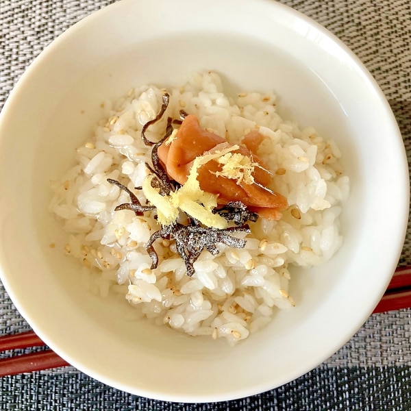昆布だしで食べる、さっぱり梅茶漬け - たべるとくらすと