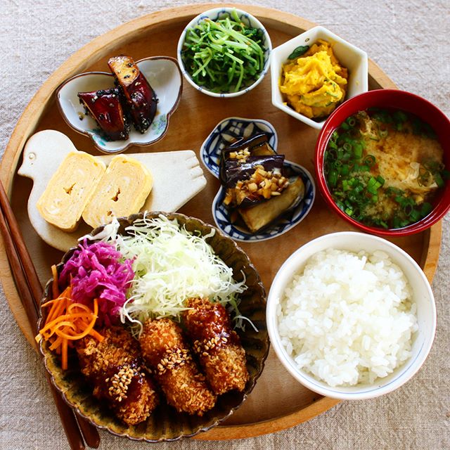 ✽・*✽Ikuho Takagi✽*・✽さんはInstagramを利用しています:「こんばんは * *献立 * ❁厚揚げ肉巻き 〜ピリ辛照り焼き〜❁牛蒡サラダ ❁大根の赤味噌田楽 ❁豆腐と根菜の味噌汁 ❁苺 * * 鉄板の肉巻き三兄弟。 ピリ辛味で食欲増し増し〜☻ * 水曜日、お疲れ様でした