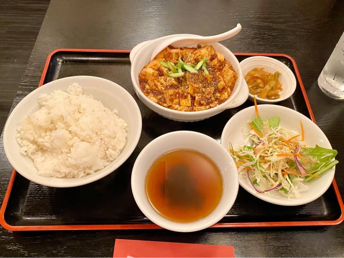 新宿西口でコスパ抜群のランチを！ 1000円以内のおいしいランチ5選 │ ヒトサラマガジン