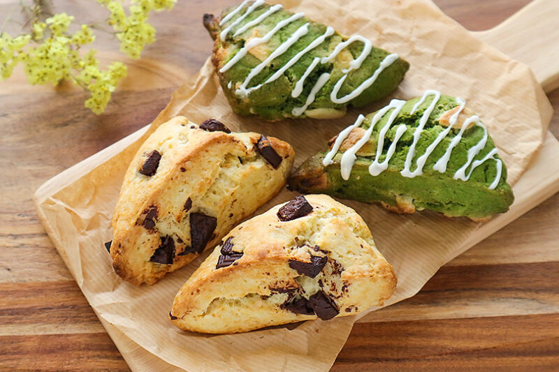 スターバックス夏スイーツ第3弾、“ゴロゴロ”桃とろけるミルクケーキ＆ブルーベリードーナツ - ファッションプレス