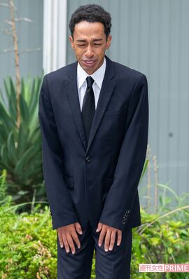 Snow Man渡辺翔太にとってモスのテリヤキバーガーは春の味、ラウールは「母親と同い年」 会見レポート写真6枚- 音楽ナタリ