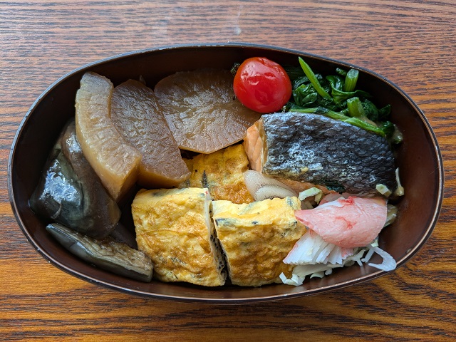 作り置きおかずで1週間のまるごと冷凍弁当！5品の超簡単レシピで5食分のお弁当献立 2025年3月22日- つくりおき食堂