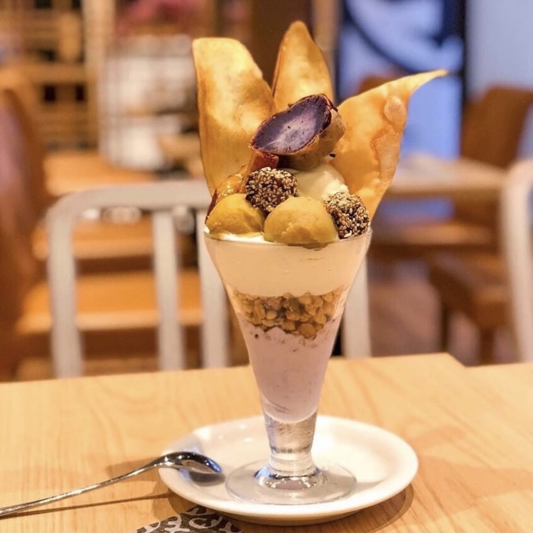 高級芋菓子しみず 「母の日キャンペーン」開催決定！, 第1弾は5 4 水 〜5 8 日 の期間、, 商品ご購入者限定で,SNSアカウントのフォロー画面提示をすると, 1日限定100名様に新フレーバー , キャラメルナッツの熟成大学芋をプレゼント！,先着順ですので是非お早めにご来店下さい！, 第2弾は母の日のプレゼントにオススメの, ギフトセット¥2,000 税込み も発売。,