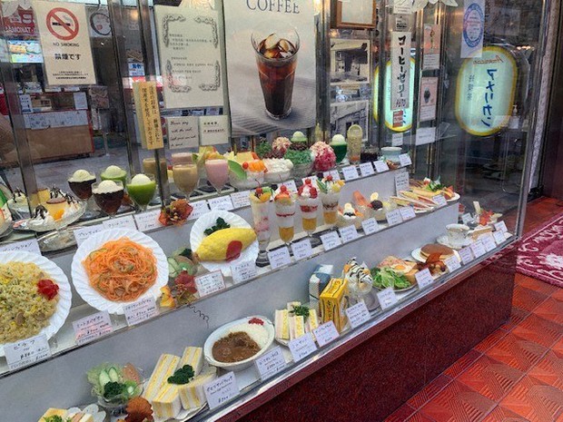 発売前からAmazonカテゴリー別１位！いま大ブームの「昭和レトロ」な純喫茶をおうちで再現できる、『アデリアレトロ ミニ皿付き おうち純喫茶ブック』が本日より発売！株式会社KADOKAWAのプレスリリース