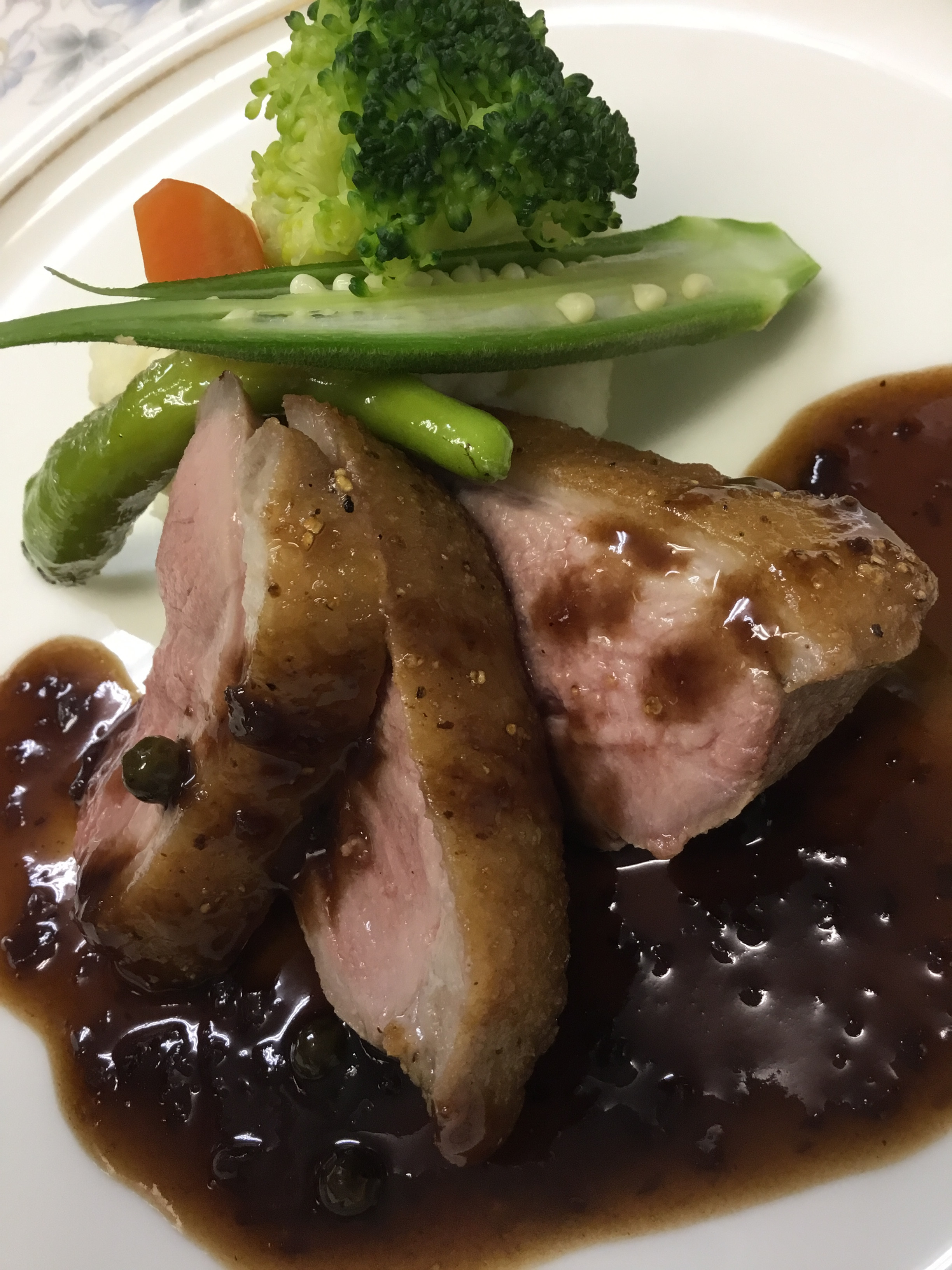 雪室熟成鴨胸肉のロースト ポルトソースポルト酒を使った甘いソースラタトゥイユ ⁡888はちみつrestaurant888小城グルメ小城ランチ小城フレンチフレンチレストラン佐賀グルメ佐賀ランチ佐賀フレンチ花カフェ