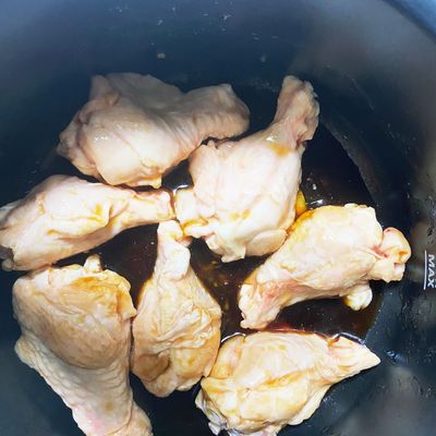 圧力鍋って皆持ってるんかな🤔 材料 手羽元500g 塩胡椒 砂糖50g 酒50cc お酢50cc 醤油50cc 味醂 50cc ごまfuchibite圧力鍋手羽元簡単レシピ簡単料理 圧力鍋レシピ さっぱり煮