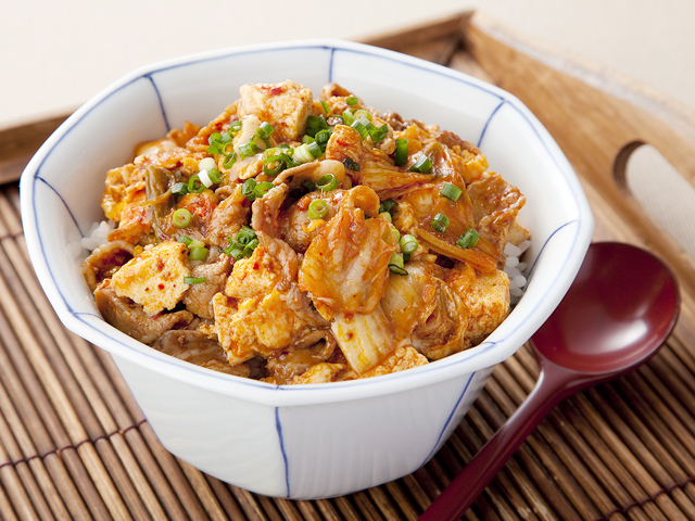 豚キムチ」をきのことニラでうま味も風味もマシマシにするレシピ 筋肉料理人- メシ通ホットペッパーグルメ