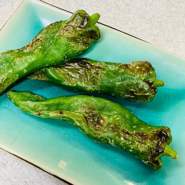 kochi_gairoichi_official ＜街路市ごはん＞ 街路市には、旬の新鮮食材がたくさん！新鮮だからこそ、簡単な調理をしただけで大満足なごはんに仕上がります。 ぜひ、いろいろな食材を試してみてくださいね