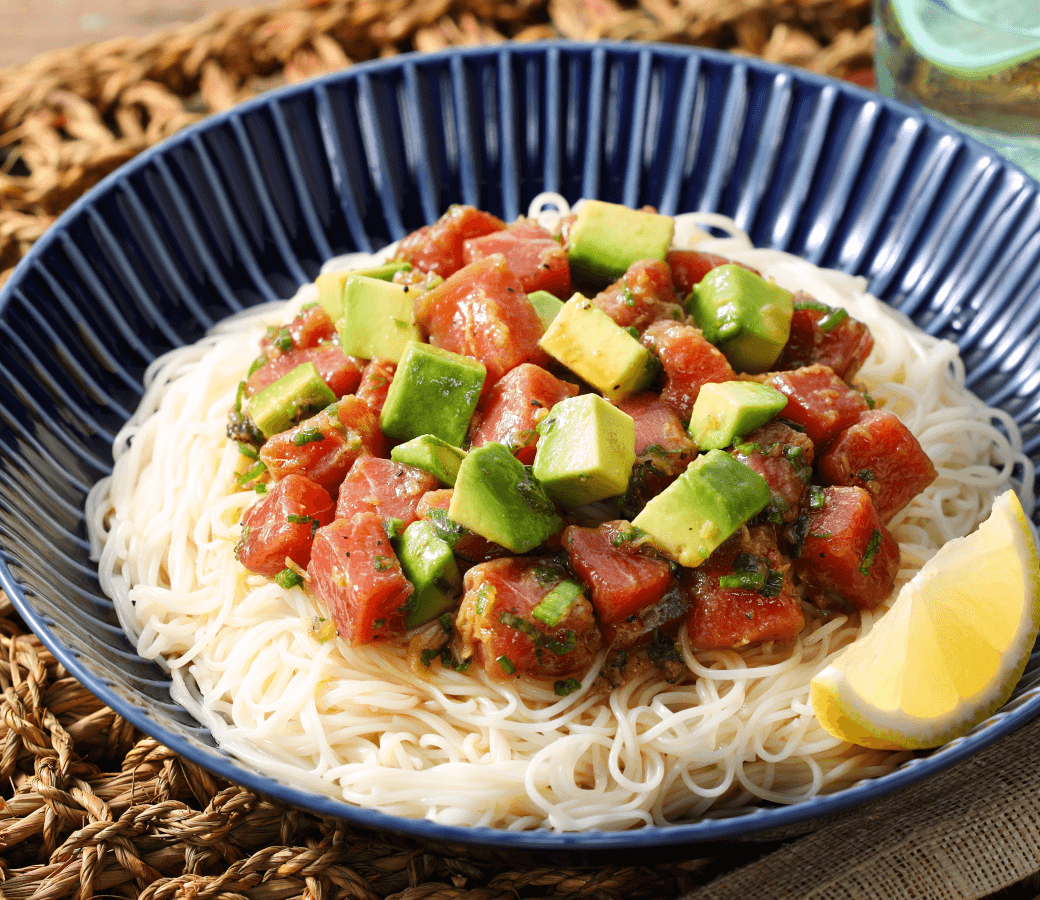 マグロとアボカドのごま塩ポキ