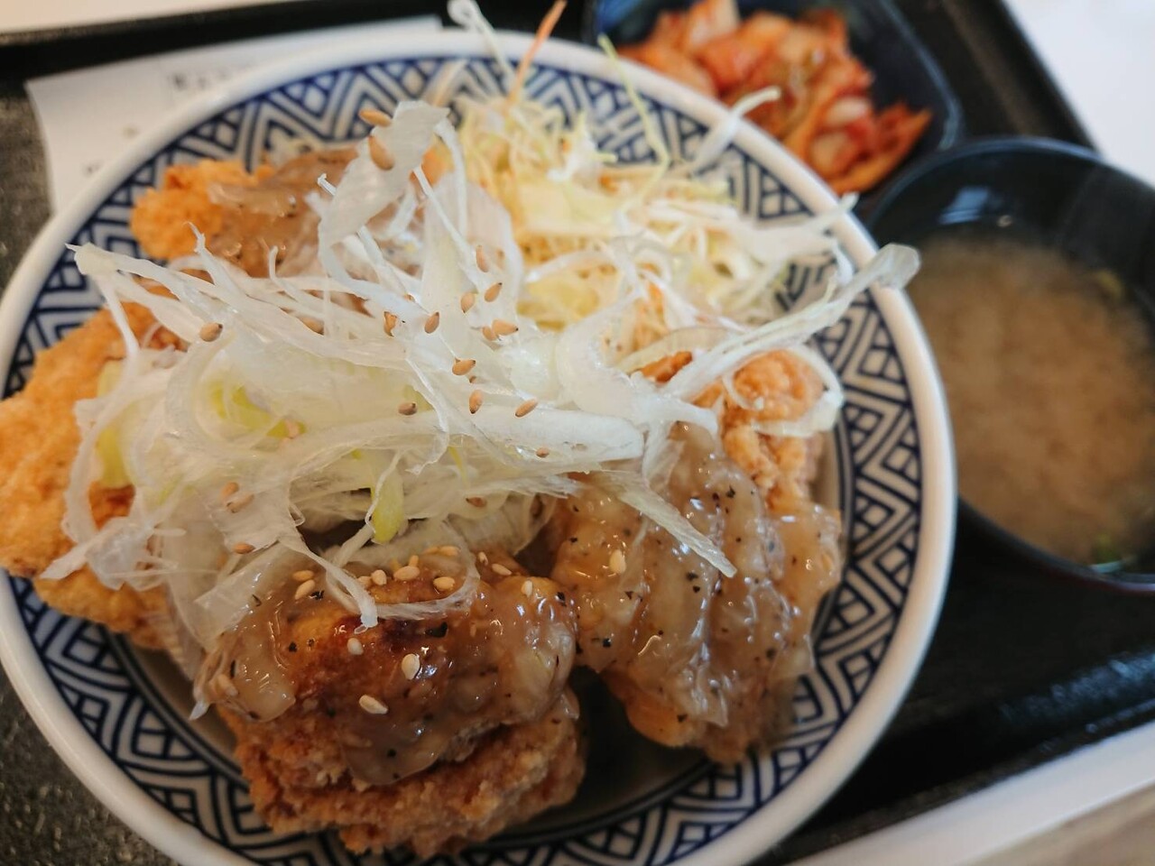 神宮球場で食べました 2024年5 23 横浜戦 塚田農場スタンド 外野塩見泰隆 若鶏のネギ塩からあげ丼 ￥1,000ＮＯＲＩ