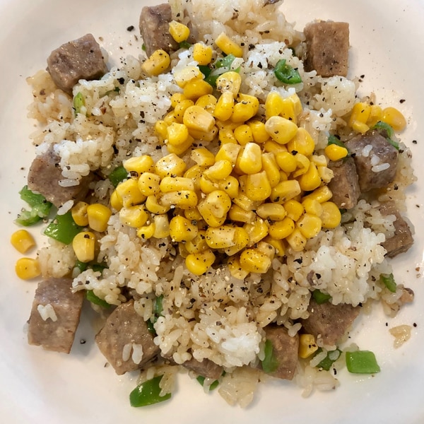 サイコロステーキ おろしソース１０月７日 火 放送 香ばしく焼いたサイコロ状の牛ステーキに、ズッキーニを添えて彩り豊かに。玉ねぎとにんにくを効かせた大根おろしソースは、肉の旨みを引き立て、さっぱりと奥行きある味わいに仕上がります。ごはんにもお酒にも