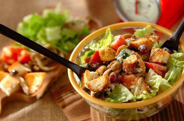 ダイエットや遅い夕食に。それだけでメインのボリュームたっぷり「おかずサラダ」レシピキナリノ