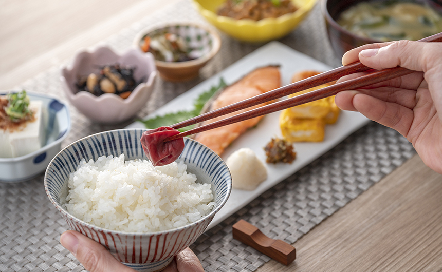 味噌汁の位置は関東と関西で違う？恥をかかない和食のマナーを学ぼう - E・レシピ 1 1ページ