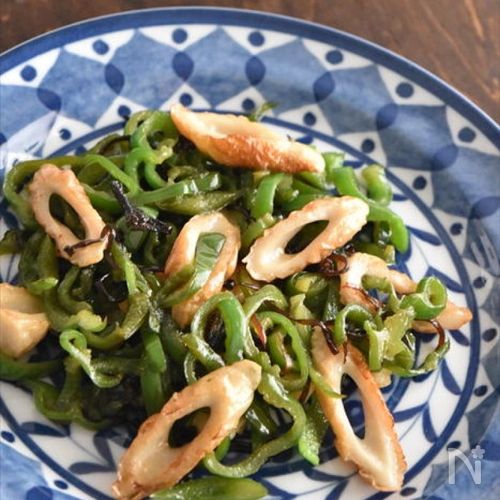 ピーマンと人参とちくわの塩昆布炒め シンプルで美味しい😋