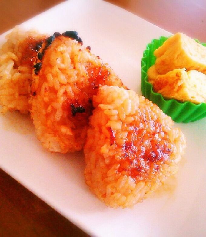 他のおにぎりレシピは👉🏻@mio_onigiri 本日のおにぎりは〖焼き和風ツナマヨおにぎり〗です🍙❁ ❁ ❁普通のツナマヨよりも和風ツナマヨが好きな私❤️‍🔥 焼き目をつけることでさらに美味しくなるので是非時間があれば焼いてもらい