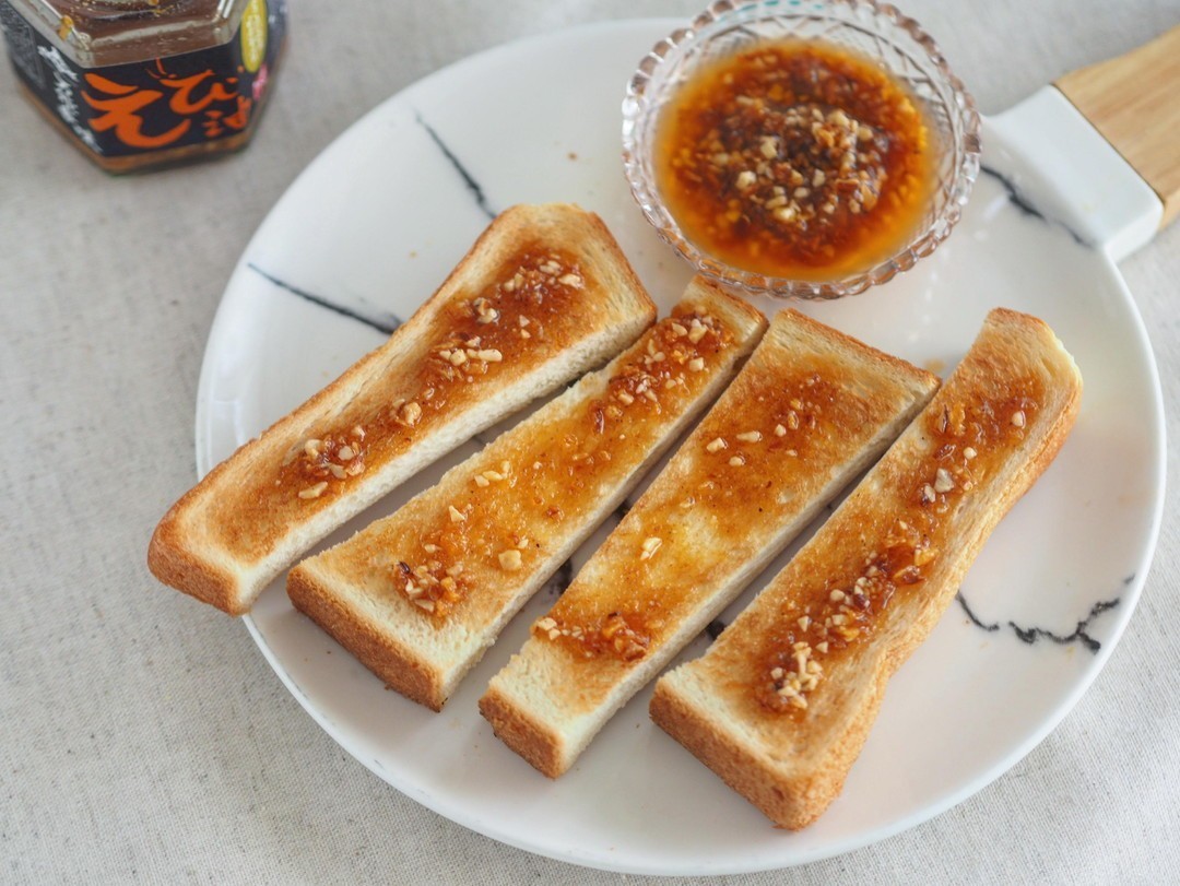 これは買いだ カルディで売れてる「えび油」。旨みを活かした最強の使い方を伝授！ - macaroni