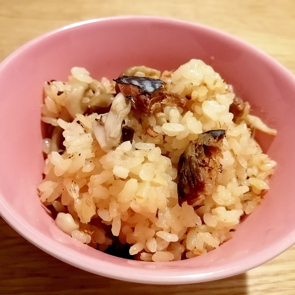 さばの味噌煮缶で炊き込みご飯＼簡単釜飯