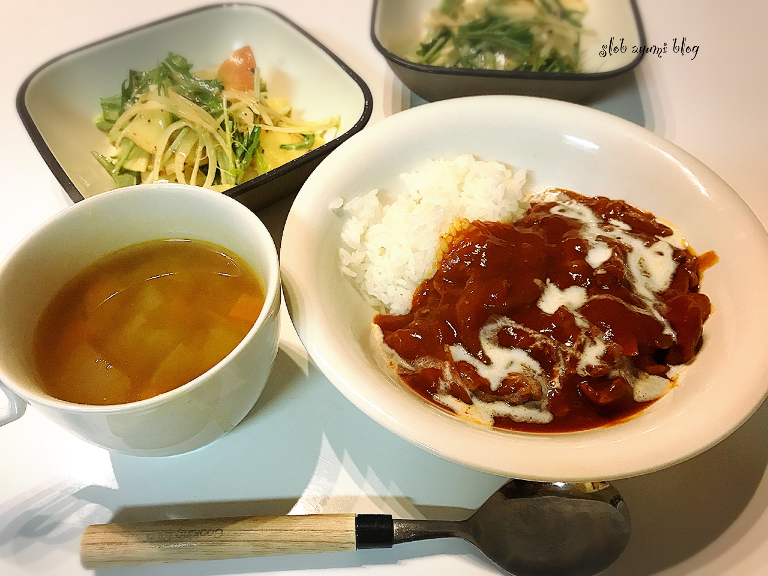 完熟トマトのハヤシライス 半熟卵のサラダ 食材宅配のヨシケイ 夕食ネット レシピ・メニュー・献立付き