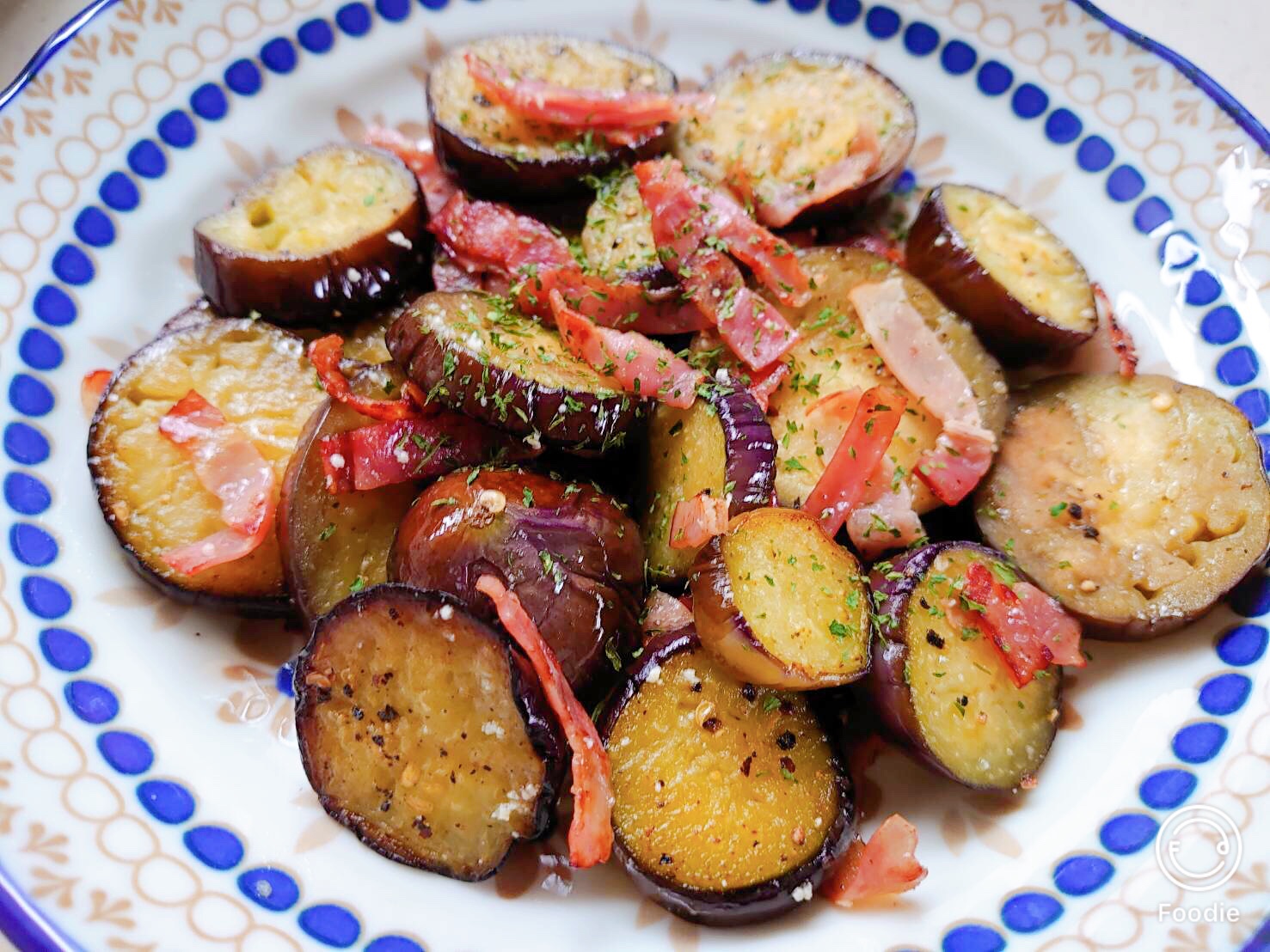 なすとベーコンのにんにくダシダ炒め