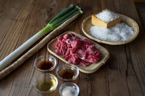おいしい夕食で験担ぎ！「ごぼうと牛肉の炊き込みご飯」 - macaroni