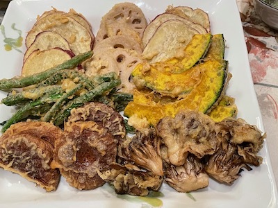 夕食 季節の天ぷら・肩ロースの煮豚食事サービス 公式 有料老人ホーム エデンの園聖隷福祉事業団