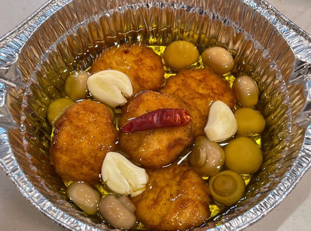 ディナーロールのきなこ揚げパン , ., ., .,材料 , ▪️ディナーロール, ▪️きな粉 お好み, ▪️砂糖 お好み, ., ., .,とても簡単なクッキング動画です🤣, 今後も動画投稿 @hokitamarketするので, チェックやいいね👍お願いします🙇‍♂️🙏, .,., .,直売所 ほきたマーケット 野菜 弁当,駄菓子 100均 海産物 コストコ,