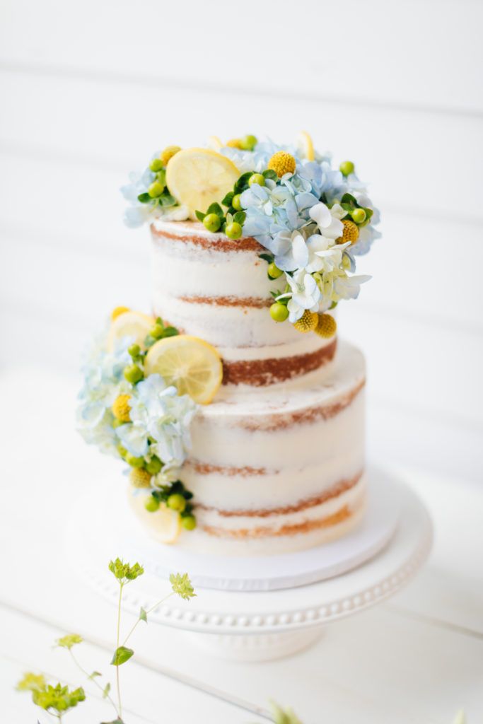 𝘚𝘢𝘬𝘶𝘳𝘢𝘬𝘰 ⌇2歳差兄妹mama* * * --- クレイケーキ --- パーティーといったらケーキ🎂という発想からウェルカムスペースに置きたかったクレイケーキ♡ 材料は全て100均で調達！！ <作り方> ▷材料 ・丸型の箱 2つダイソー・ドライパーツseria