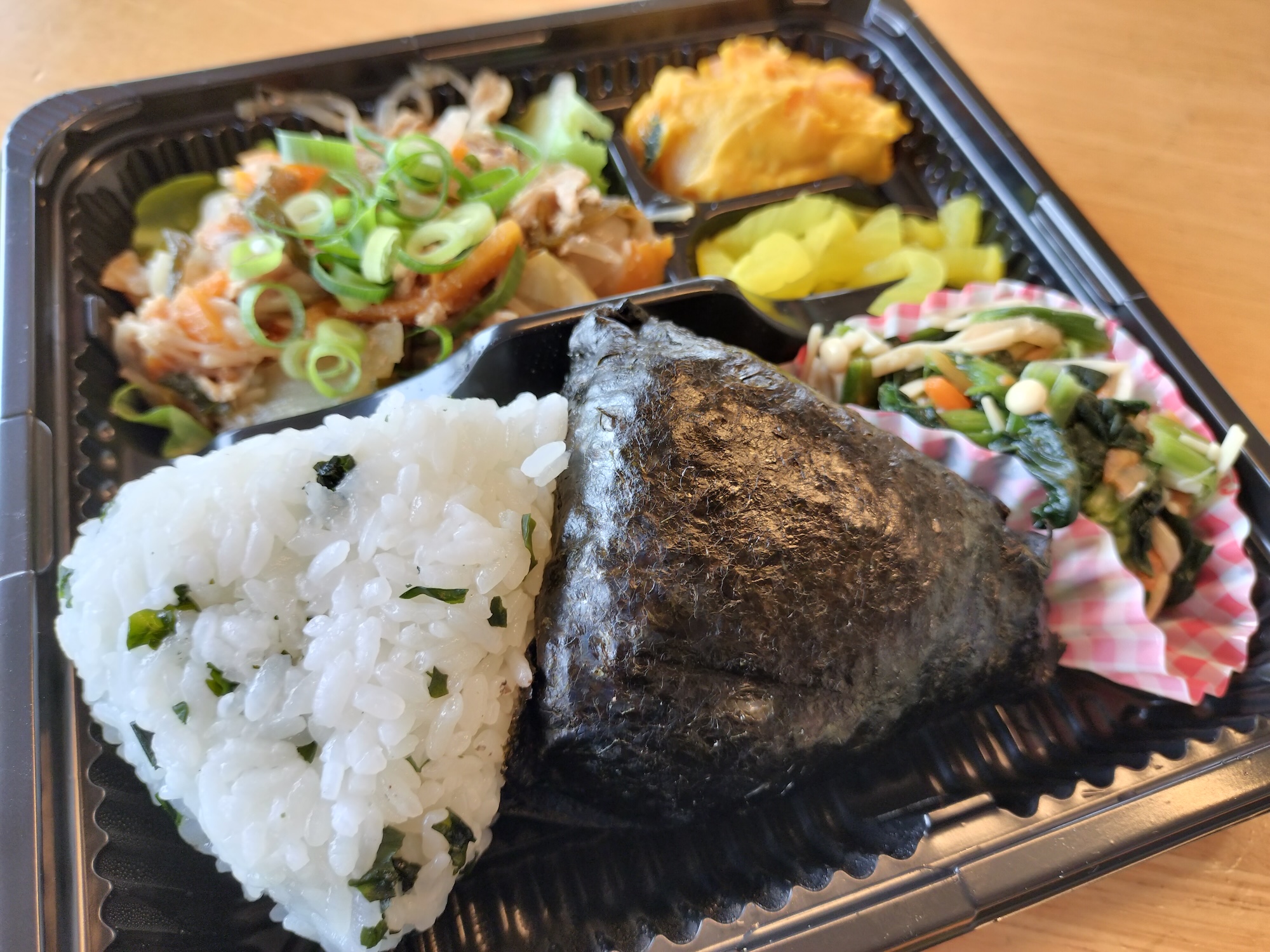 稲沢市 話題の“映える”スーパー、生鮮館やまひこの「具沢山すぎる」主役級おにぎり♡号外NET 稲沢市・清須市