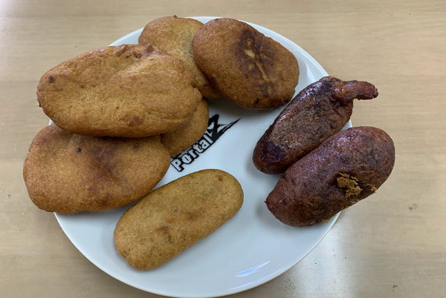 うむくじ天ぷら 作りました😆 紫芋とタピオカ粉でモチモチした食感です☺️うむくじ天ぷら沖縄料理 三重県沖縄料理 亀山市沖縄料理 むらさきいもうむくじ もちもち あちこーこ