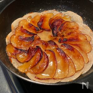 2色のりんごで作る！餃子の皮が可愛く大変身♪ローズアップルパイ★