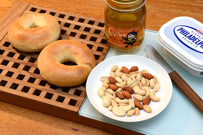 ナッツの蜂蜜漬け - NUTS & HONEY110g- 国産生はちみつの通販 – EIGHT CROWNS