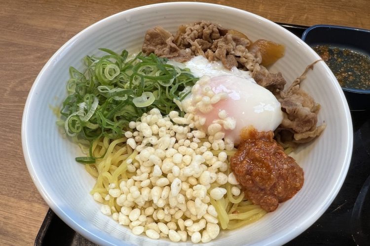吉野家がまぜそばを作るとこうなるのか。初の麺メニュー『牛玉スタミナまぜそば』masaの食べ歩き記録