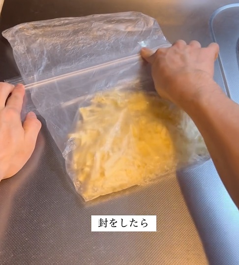 固まりがちなピザ用チーズ パラパラのまま冷凍保存できる裏ワザを検証してみたHint-Pot