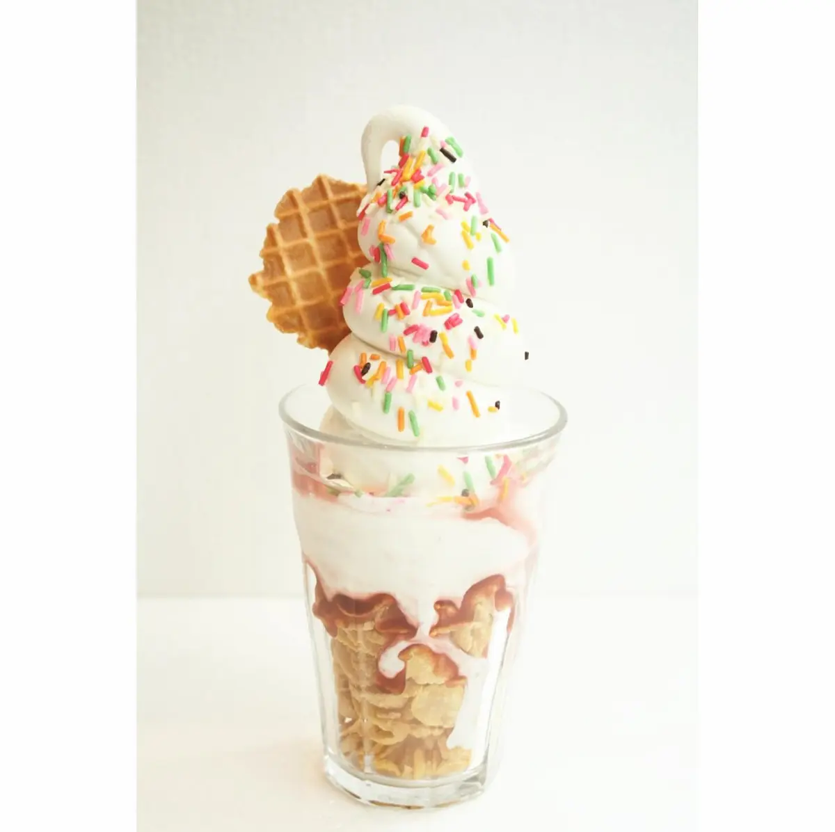 ✔️和栗のモンブランパフェ 大阪梅田、阪急グランドビル31階「阪急32番街 空庭Dining」に位置するラグジュアリーなダイニングレストラン『Bella Dining Cafe』の秋のシーズナルパフェ。 ワイングラスのトップにリーフパイ、国産栗甘露煮、マロンクリーム、サブレ