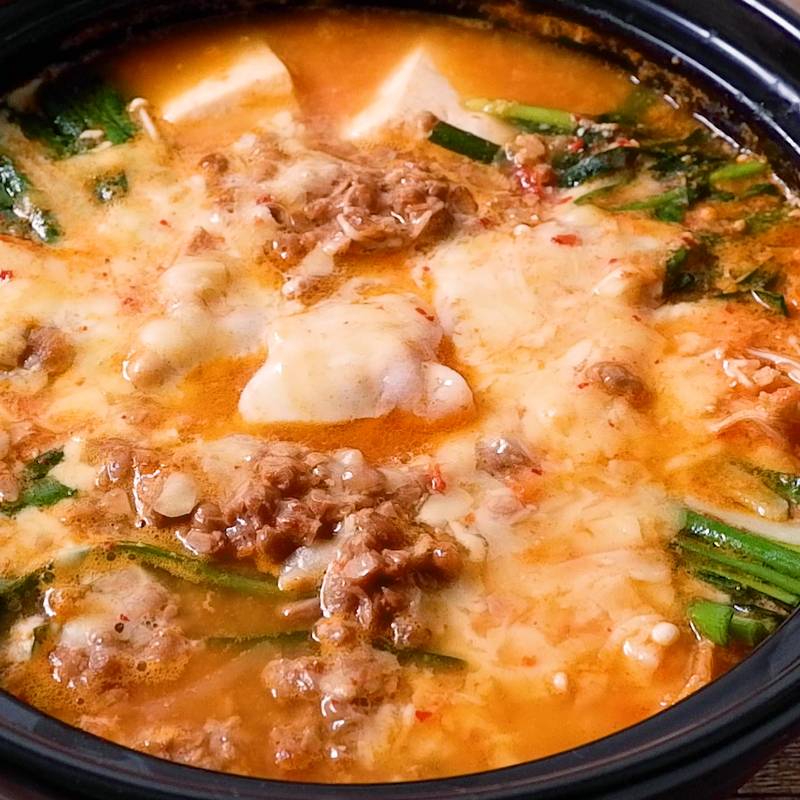 一人暮らし節約レシピ！！キムチ鍋と〆のチーズリゾットの作り方！！！ - YouTube