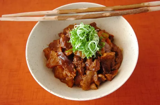 牛すじ煮込みが主役 夫婦でしっぽり、晩酌ごはんの記録