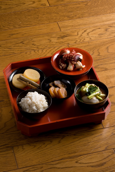 信長、光秀の食事を再現した缶詰付きマガジン 「戦国武将メシ缶詰」: J-CAST トレンド