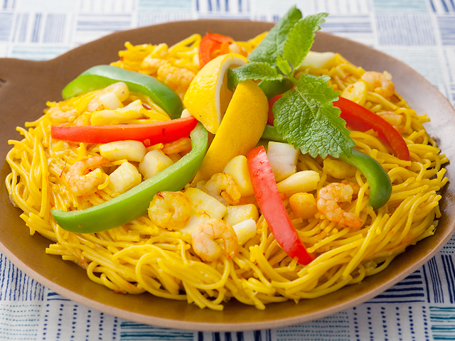 パエリアはサフランなしでも美味しく作れる！おすすめレシピを紹介食・料理オリーブオイルをひとまわし